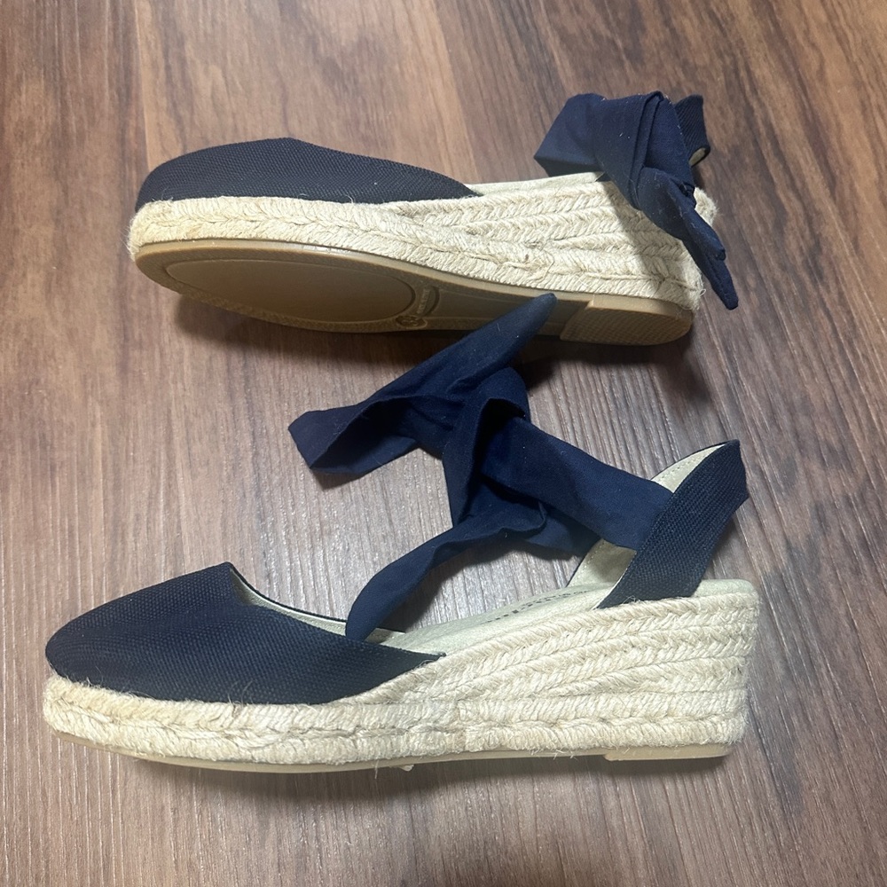 ChildrenChic Elegant Navy Espadrille with Ribbon Detail - Picture 4 of 8